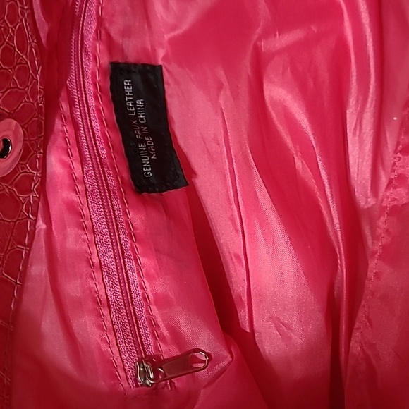 Elegant Pink Crocodile-Embossed Women's Bag - Picture 6 of 14